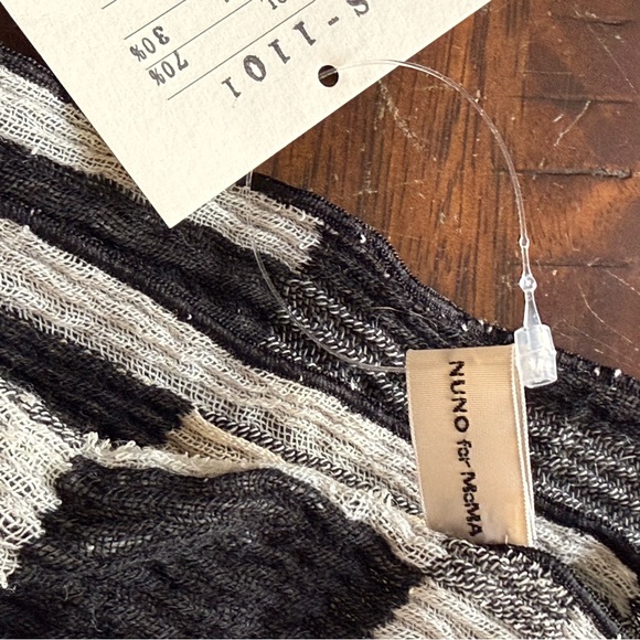 Geometric Patterned Scarf - Picture 2 of 7